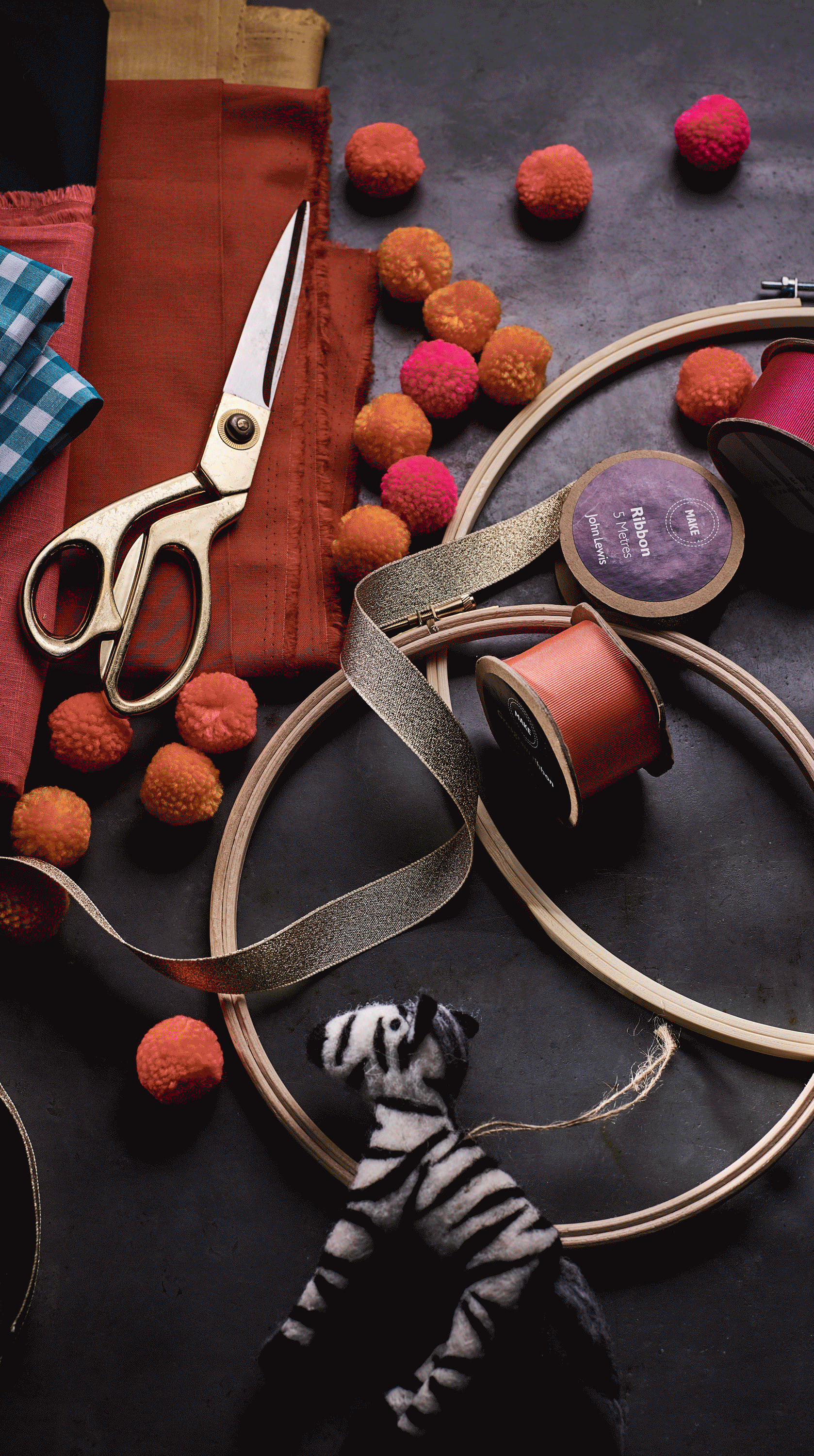 How to make a pompom wreath